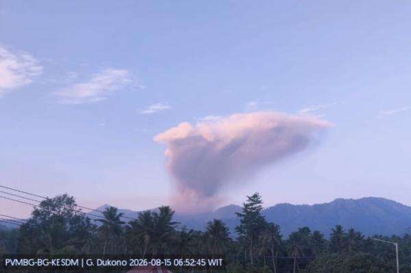 Gunung Dukono Meletus, Muntahkan Kolom Abu Setinggi 1,5 Km ke Langit Gunung Dukono Meletus, Muntahkan Kolom Abu Setinggi 1,5 Km ke Langit