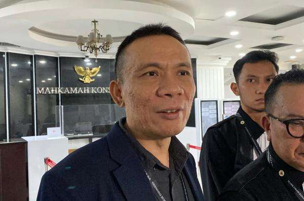 Rismon Sianipar Persilakan Denny Indrayana Bawa Putusan MK soal Ijazah Gibran ke DPR Rismon Sianipar Persilakan Denny Indrayana Bawa Putusan MK soal Ijazah Gibran ke DPR
