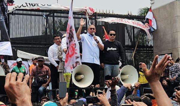 Momen Andre Rosiade Temui Pedemo, Sebut Pimpinan DPR bakal Mundur jika RUU Perampasan Aset Batal Disahkan Momen Andre Rosiade Temui Pedemo, Sebut Pimpinan DPR bakal Mundur jika RUU Perampasan Aset Batal Disahkan