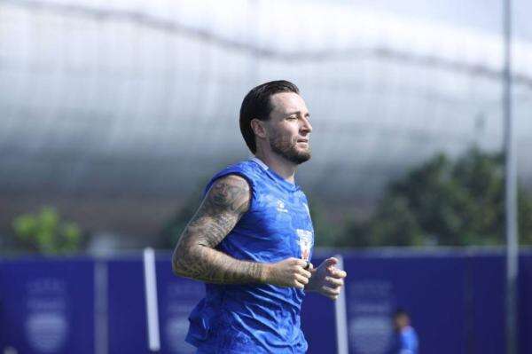 Marc Klok Kembali ke Persib Bandung, Bawa Misi Besar Jelang Hadapi 4 Kompetisi Marc Klok Kembali ke Persib Bandung, Bawa Misi Besar Jelang Hadapi 4 Kompetisi
