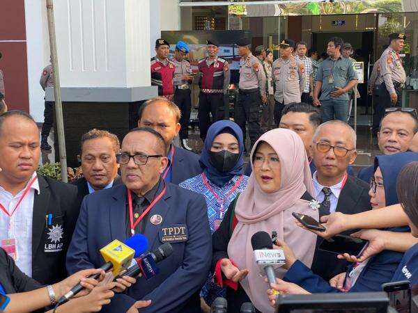 Dokter Tifa Jelang Sidang Perdana Ijazah Jokowi: Tidak Ada Sponsor, Bohir Kami Allah SWT! Dokter Tifa Jelang Sidang Perdana Ijazah Jokowi: Tidak Ada Sponsor, Bohir Kami Allah SWT!