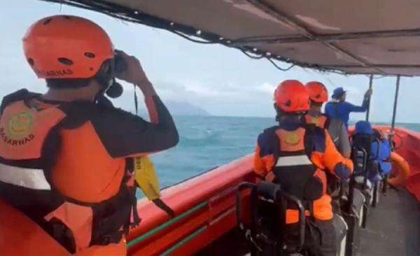 Tim SAR Fokus Cari Jurnalis iNews dan 4 Wartawan di Pesisir Lampung, Arus Mengarah ke Barat Daya Tim SAR Fokus Cari Jurnalis iNews dan 4 Wartawan di Pesisir Lampung, Arus Mengarah ke Barat Daya