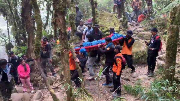 Korban Hipotermia di Gunung Bawakaraeng Berpotensi Melonjak, 3.000 Pendaki Masih di Puncak Korban Hipotermia di Gunung Bawakaraeng Berpotensi Melonjak, 3.000 Pendaki Masih di Puncak
