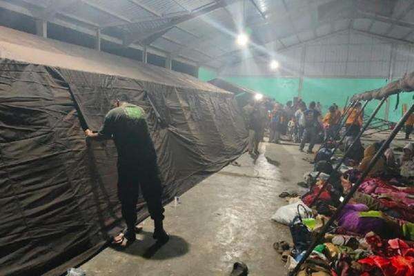 Aktivitas Gunung Sinabung Meningkat, 615 Warga Mengungsi Aktivitas Gunung Sinabung Meningkat, 615 Warga Mengungsi