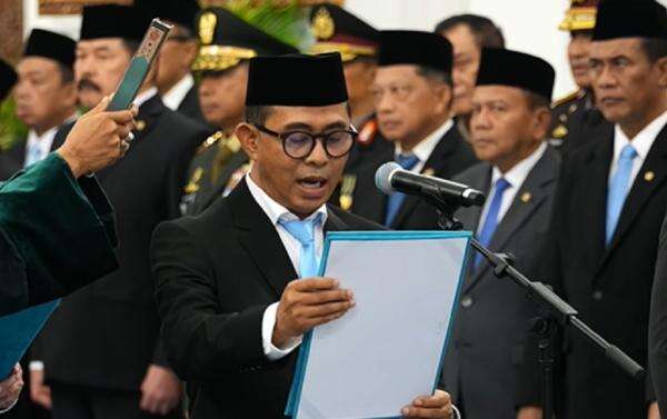 Prabowo Lantik Nuzran Joher Jadi Ketua Ombudsman RI Prabowo Lantik Nuzran Joher Jadi Ketua Ombudsman RI