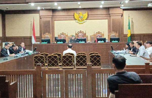 Tersangka Kasus Bea Cukai Gunakan 'Dana Operasional' untuk Beli iPhone Istri Tersangka Kasus Bea Cukai Gunakan 'Dana Operasional' untuk Beli iPhone Istri