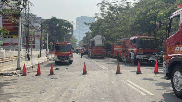 Imbas Kebakaran Gedung Bapenda DKI, Lalin Jalan Abdul Muis Jakpus Masih Ditutup Imbas Kebakaran Gedung Bapenda DKI, Lalin Jalan Abdul Muis Jakpus Masih Ditutup
