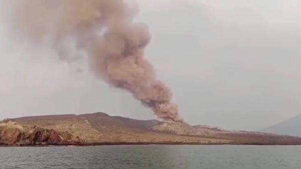 Status Gunung Anak Krakatau Naik ke Level III, Penumpang Penyeberangan Selat Sunda Cemas Status Gunung Anak Krakatau Naik ke Level III, Penumpang Penyeberangan Selat Sunda Cemas