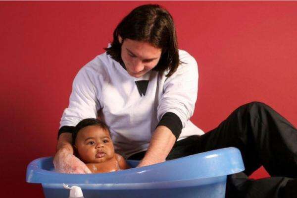 Bukan AI! UNICEF Pastikan Foto Viral Lionel Messi Mandikan Lamine Yamal Asli Bukan AI! UNICEF Pastikan Foto Viral Lionel Messi Mandikan Lamine Yamal Asli