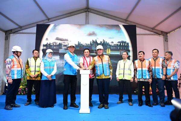 Pelindo Luncurkan Layanan Onshore Power Supply di Tanjung Priok, Dorong Transformasi Green Port Pelindo Luncurkan Layanan Onshore Power Supply di Tanjung Priok, Dorong Transformasi Green Port