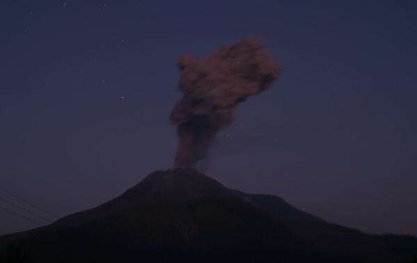 Gunung Lewotobi Laki-Laki Meletus Dahsyat Malam Ini, Semburkan Abu Vulkanik 1.500 Meter Gunung Lewotobi Laki-Laki Meletus Dahsyat Malam Ini, Semburkan Abu Vulkanik 1.500 Meter
