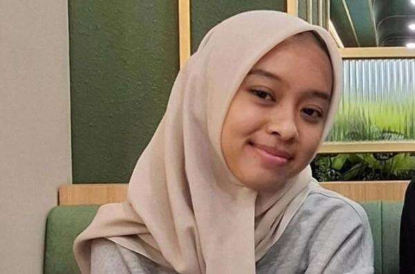 Kerangka Jenazah Mozza Tiba di Rumah Duka, Tangis Keluarga dan Pelayat Pecah Kerangka Jenazah Mozza Tiba di Rumah Duka, Tangis Keluarga dan Pelayat Pecah