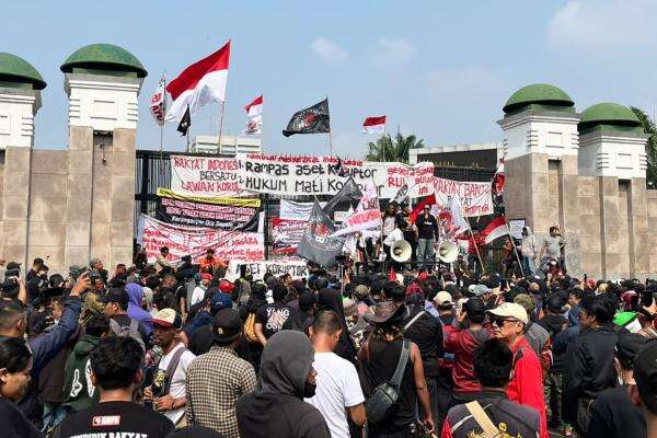 Polisi Tangkap 65 Orang Menjelang Demo 27 Agustus Polisi Tangkap 65 Orang Menjelang Demo 27 Agustus