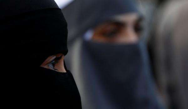 Italia Larang Penggunaan Cadar bagi Muslimah di Sekolah, Batasi Pelajar Asing Italia Larang Penggunaan Cadar bagi Muslimah di Sekolah, Batasi Pelajar Asing