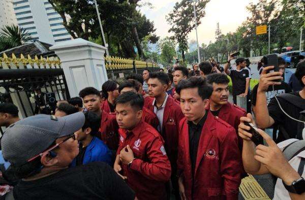 Gibran Terima 15 Mahasiswa Pendemo di Istana Wapres Gibran Terima 15 Mahasiswa Pendemo di Istana Wapres
