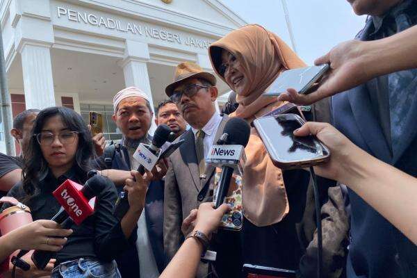 Dokter Tifa Protes Andi Azwan Bersaksi di Sidang Kasus Ijazah Jokowi: Buang-Buang Uang Saja Dokter Tifa Protes Andi Azwan Bersaksi di Sidang Kasus Ijazah Jokowi: Buang-Buang Uang Saja