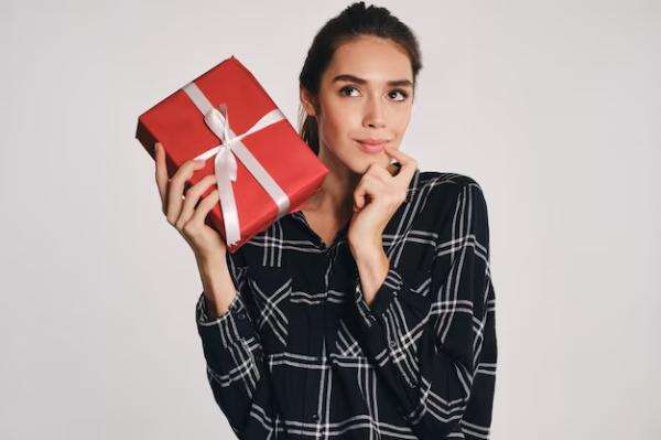 Kenapa Perempuan Sering Merasa Bersalah saat Self-Reward? Ini Penjelasan Psikologisnya Kenapa Perempuan Sering Merasa Bersalah saat Self-Reward? Ini Penjelasan Psikologisnya