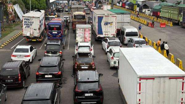 Layanan Ketapang–Gilimanuk Kembali Normal Pasca Macet Horor, Kapal Besar Dikerahkan Atasi Antrean Layanan Ketapang–Gilimanuk Kembali Normal Pasca Macet Horor, Kapal Besar Dikerahkan Atasi Antrean