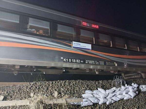 Empat Hari Gangguan Jalur Gubug-Karangjati, 1.200 Tiket Penumpang Dibatalkan Empat Hari Gangguan Jalur Gubug-Karangjati, 1.200 Tiket Penumpang Dibatalkan