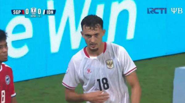 Indonesia vs Singapura Imbang di Babak Pertama, Cahya Supriadi Tampil Moncer! Indonesia vs Singapura Imbang di Babak Pertama, Cahya Supriadi Tampil Moncer!