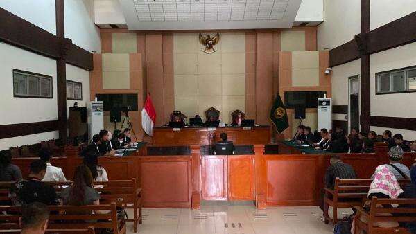Listrik Padam, Ruang Sidang Roy Suryo di PN Jaktim Mendadak Gelap Listrik Padam, Ruang Sidang Roy Suryo di PN Jaktim Mendadak Gelap