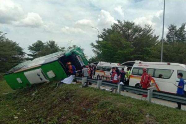 Polisi Duga Penyebab Kecelakaan Bus Wisata di Tol Pemalang karena Rem Blong Polisi Duga Penyebab Kecelakaan Bus Wisata di Tol Pemalang karena Rem Blong