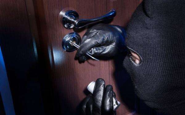 Viral 3 Pria Diduga Hendak Mencuri Rumah Kosong di Jaksel, Kini Diamankan Polisi Viral 3 Pria Diduga Hendak Mencuri Rumah Kosong di Jaksel, Kini Diamankan Polisi