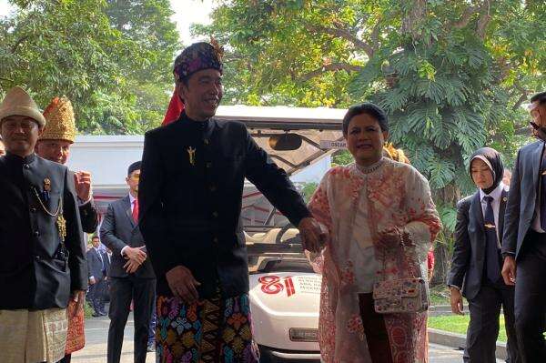 Jokowi Hadiri Upacara HUT ke-81 RI di Istana, Pakai Baju Adat Bali Jokowi Hadiri Upacara HUT ke-81 RI di Istana, Pakai Baju Adat Bali