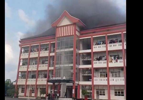 Kebakaran di Asrama Mahasiswa UTM Bangkalan, Dipicu Laptop Meledak di Kasur Kebakaran di Asrama Mahasiswa UTM Bangkalan, Dipicu Laptop Meledak di Kasur