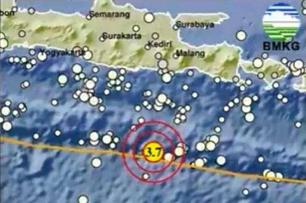 Gempa Hari Ini Magnitudo 3,7 Guncang Blitar Jatim Gempa Hari Ini Magnitudo 3,7 Guncang Blitar Jatim