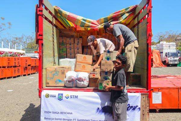 Bantu Korban Gempa Flores, STM Sumbangkan Bantuan Senilai Rp270 Juta Bantu Korban Gempa Flores, STM Sumbangkan Bantuan Senilai Rp270 Juta