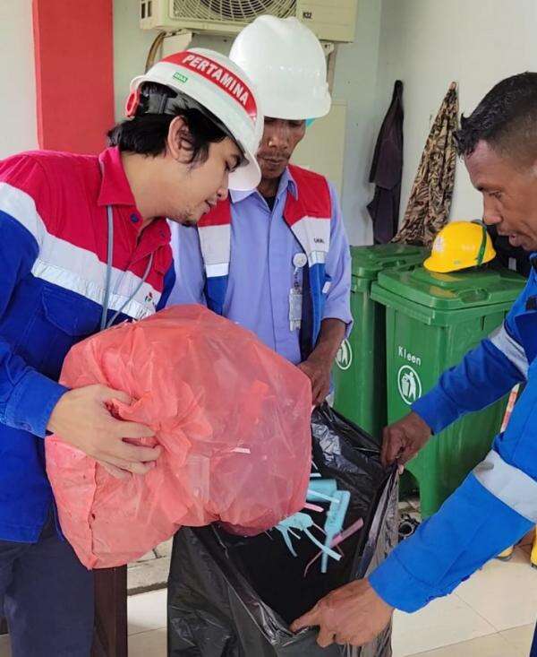 Pertamina Dukung Pendidikan Ramah Lingkungan di Negeri Laha melalui Program “SPP Berbayar Sampah” Pertamina Dukung Pendidikan Ramah Lingkungan di Negeri Laha melalui Program “SPP Berbayar Sampah”