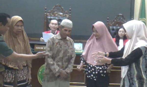 Kasus Asap Sampah Berakhir Damai, 2 Lansia di Blora Belum Diputus Bebas Kasus Asap Sampah Berakhir Damai, 2 Lansia di Blora Belum Diputus Bebas