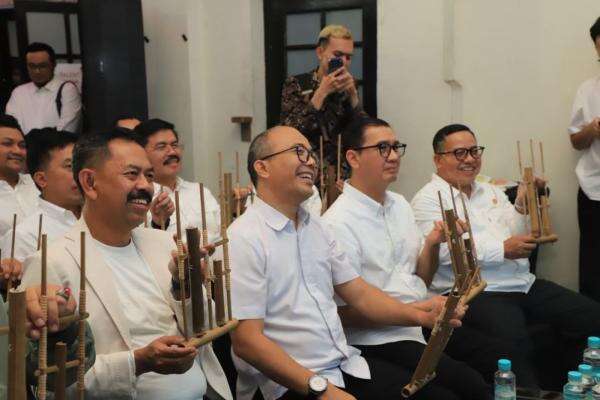 IFG dan Jamkrindo Perkuat Ekosistem UMKM Ekonomi Kreatif untuk Naik Kelas IFG dan Jamkrindo Perkuat Ekosistem UMKM Ekonomi Kreatif untuk Naik Kelas