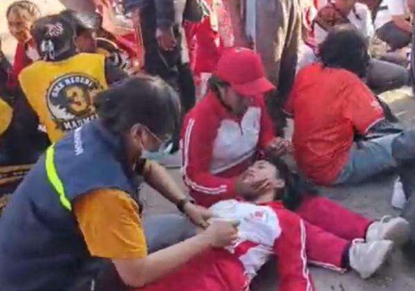 Puluhan Siswi di Sikka Pingsan usai Lomba Gerak Jalan 5 Km Peringati HUT ke-81 RI Puluhan Siswi di Sikka Pingsan usai Lomba Gerak Jalan 5 Km Peringati HUT ke-81 RI