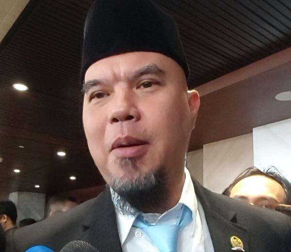 Momen Ahmad Dhani Datang 'Mepet' saat Sidang Tahunan MPR Mau Dimulai Momen Ahmad Dhani Datang 'Mepet' saat Sidang Tahunan MPR Mau Dimulai