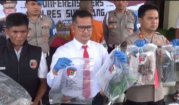 Polisi Ungkap Motif Pembunuhan Sopir Taksi Online di Sumedang, Dipicu Utang Rp25 Juta Polisi Ungkap Motif Pembunuhan Sopir Taksi Online di Sumedang, Dipicu Utang Rp25 Juta
