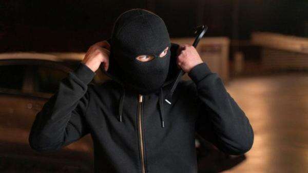 Dor! Bandit Jalanan Tersungkur Ditembak Usai Serang Polisi Pakai Celurit Dor! Bandit Jalanan Tersungkur Ditembak Usai Serang Polisi Pakai Celurit
