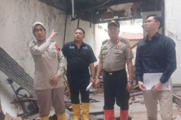 Rumah Irjen Sofyan Nugroho di Semarang Ambruk, Diduga Imbas Pembangunan Rumah Tetangga Rumah Irjen Sofyan Nugroho di Semarang Ambruk, Diduga Imbas Pembangunan Rumah Tetangga
