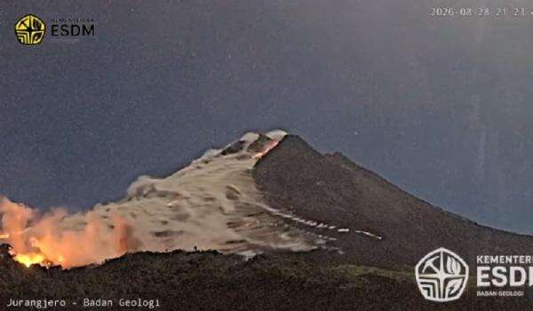 Gunung Merapi Keluarkan Awan Panas Sejauh 2 Km, Warga Diminta Jauhi Alur Sungai Gunung Merapi Keluarkan Awan Panas Sejauh 2 Km, Warga Diminta Jauhi Alur Sungai