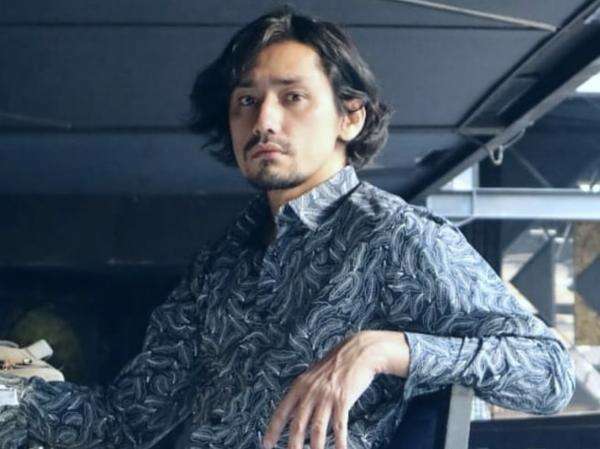 Artis Revaldo Resmi Ditahan Polisi terkait Kasus Narkoba Artis Revaldo Resmi Ditahan Polisi terkait Kasus Narkoba