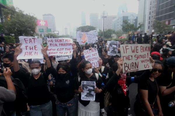 Dewan Pers Ingatkan Polisi Tak Halangi Jurnalis Liput Demo Dewan Pers Ingatkan Polisi Tak Halangi Jurnalis Liput Demo