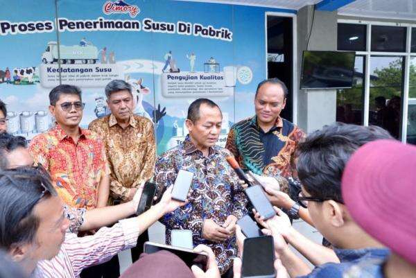 Menperin Tantang Industri Pengolahan Susu Kembangkan Keju dan Es Krim Khas Indonesia Menperin Tantang Industri Pengolahan Susu Kembangkan Keju dan Es Krim Khas Indonesia