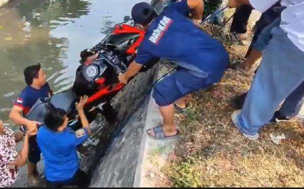 Kecelakaan di Pasuruan, Pemotor Ditabrak Motor Sport gegara Epilepsi Kambuh Kecelakaan di Pasuruan, Pemotor Ditabrak Motor Sport gegara Epilepsi Kambuh