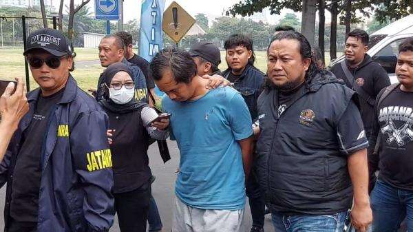 Ditangkap di Jombang, Ini Tampang Suami Sadis Pembunuh Istri dan Anak di Madiun Ditangkap di Jombang, Ini Tampang Suami Sadis Pembunuh Istri dan Anak di Madiun