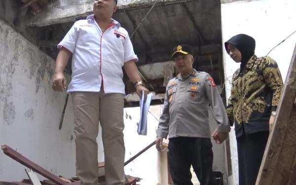 Rumah Pati Akpol Rusak Parah Imbas Proyek Tetangga, Kasusnya Mangkrak 4 Tahun Rumah Pati Akpol Rusak Parah Imbas Proyek Tetangga, Kasusnya Mangkrak 4 Tahun