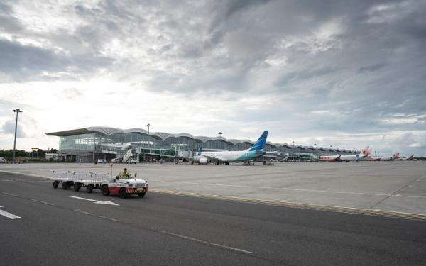 Abu Vulkanik Erupsi Gunung Sinabung Selimuti Bandara Kualanamu, 21 Penerbangan Dibatalkan Abu Vulkanik Erupsi Gunung Sinabung Selimuti Bandara Kualanamu, 21 Penerbangan Dibatalkan