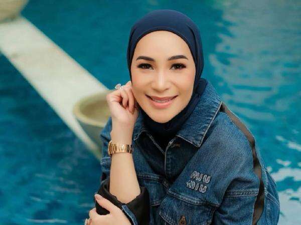 Geger! Erin Wartia Digugat Rp1 Miliar gegara Tahan KTP ART Geger! Erin Wartia Digugat Rp1 Miliar gegara Tahan KTP ART