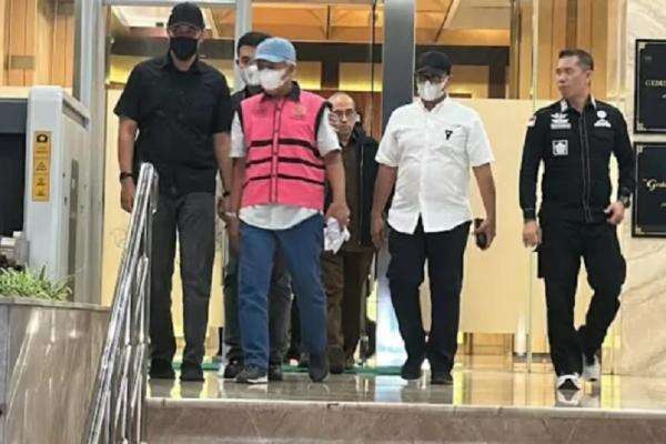 Kejagung Geledah Rumah Nurman Herin di Bandung, Dokumen Penting Kasus Febrie Adriansyah Disita Kejagung Geledah Rumah Nurman Herin di Bandung, Dokumen Penting Kasus Febrie Adriansyah Disita