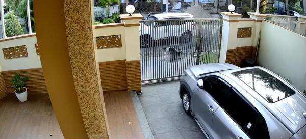 Terekam CCTV, Lansia 70 Tahun di PIK Nyaris Diculik Pria Bermobil Fortuner Terekam CCTV, Lansia 70 Tahun di PIK Nyaris Diculik Pria Bermobil Fortuner